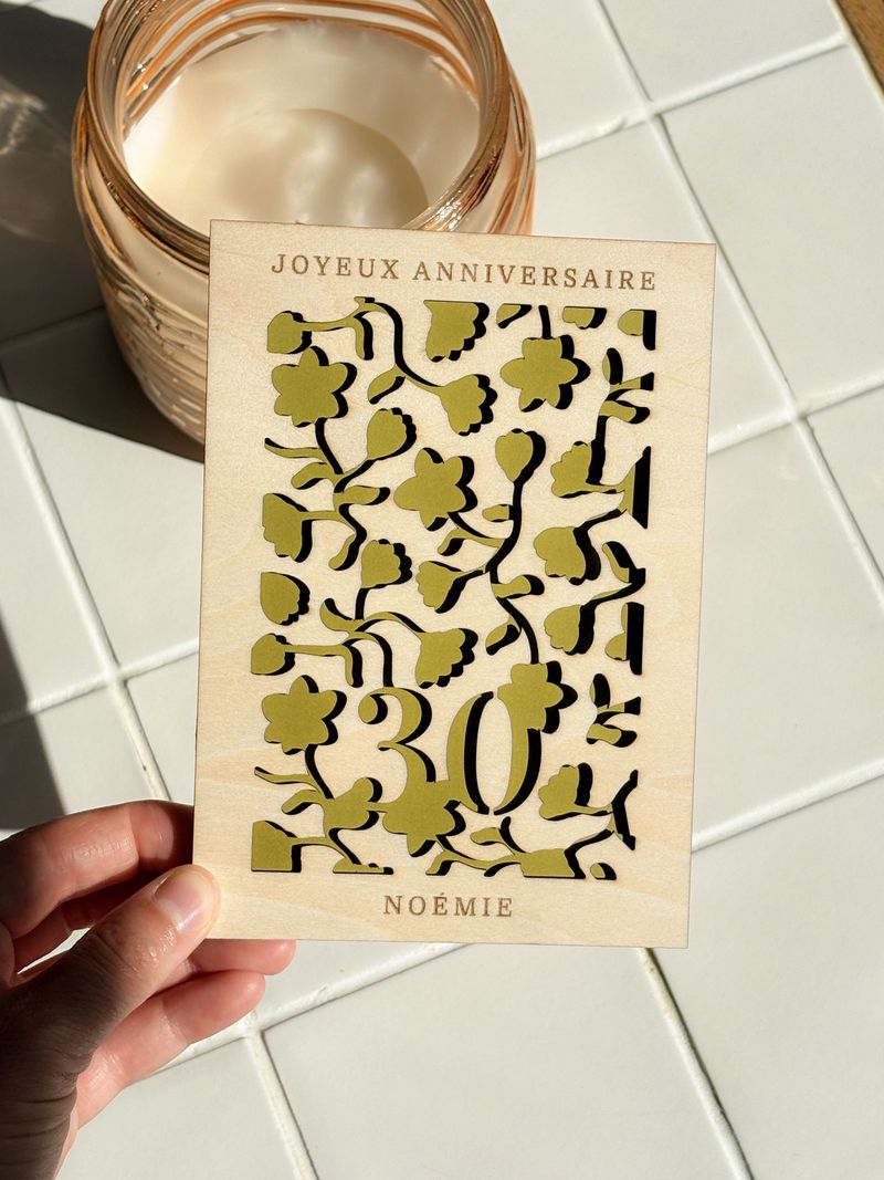 carte-en-bois-coloree-motif-floraux-carton-vert